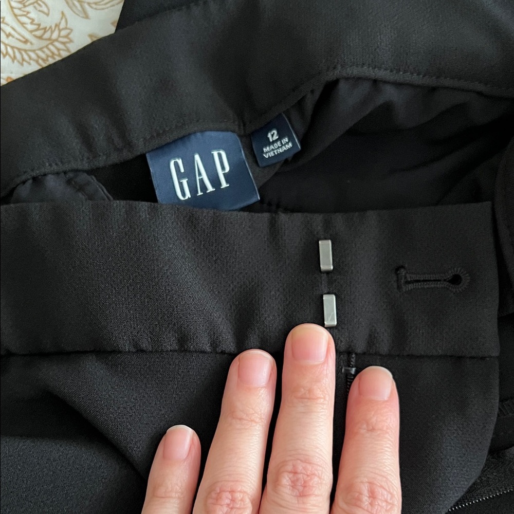 GAP Black Mid-Rise Satin Trim Trousers, only used once 🖤🐈‍⬛